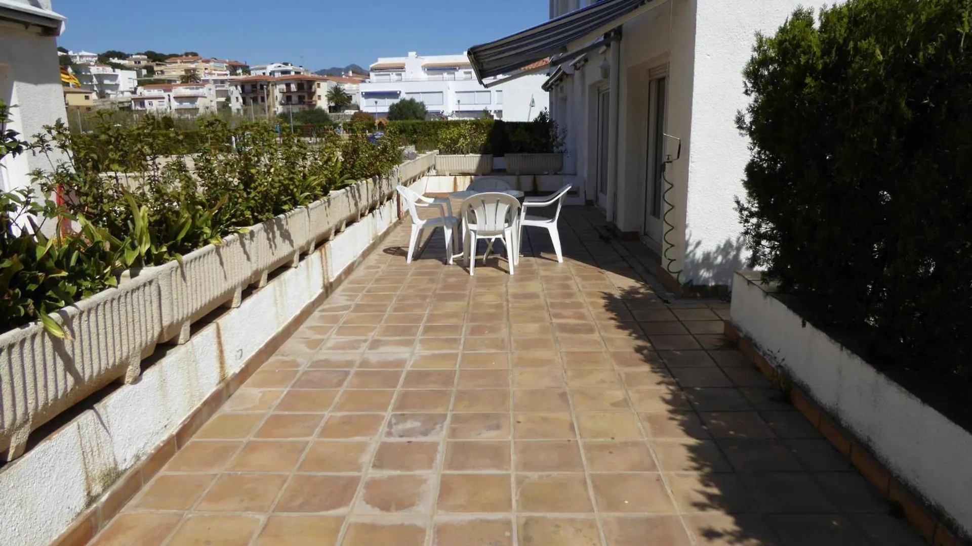 アパート Apartamento Con Terraza, Jardin Y Piscina Comunitaria A 200M De La Playa En Sant Carles - Es-228-130 リャンサ
