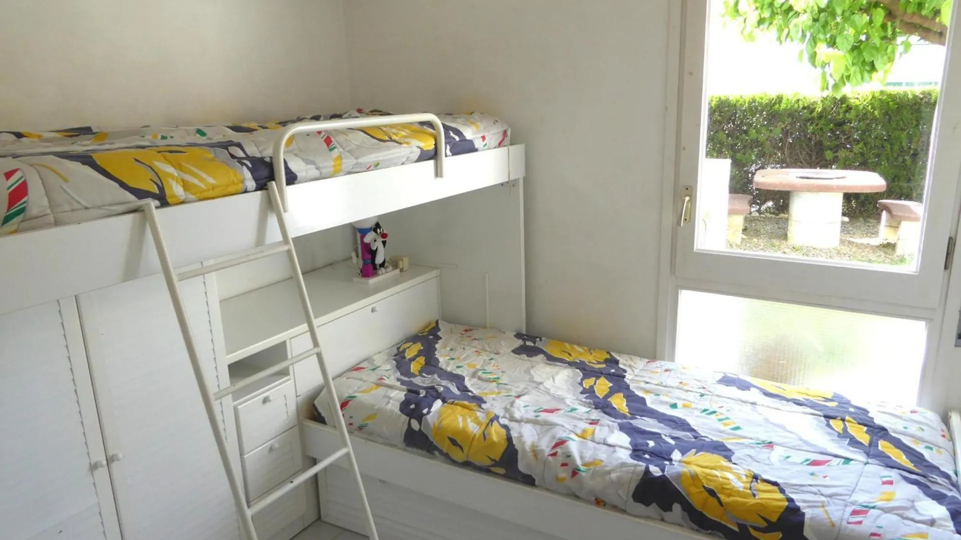Apartamento Con Terraza, Jardin Y Piscina Comunitaria A 200M De La Playa En Sant Carles - Es-228-130 リャンサ スペイン