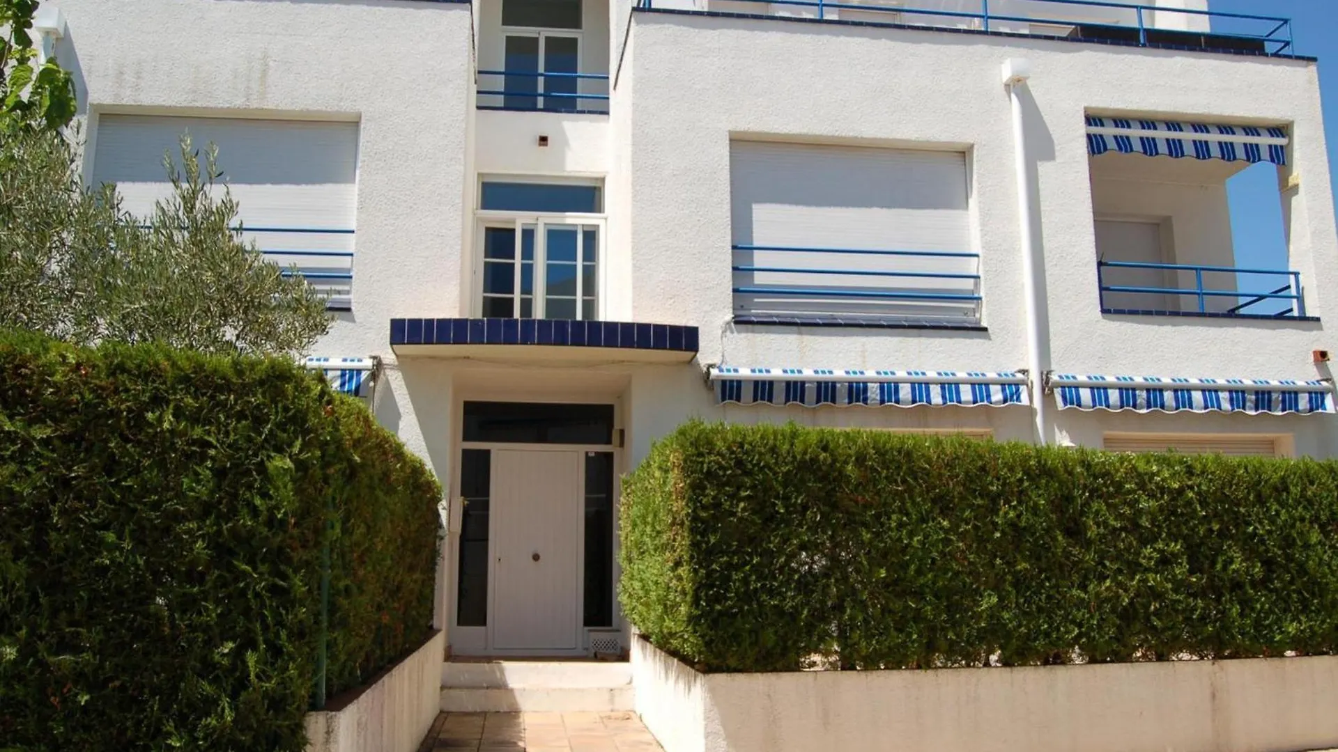Apartamento Con Terraza, Jardin Y Piscina Comunitaria A 200M De La Playa En Sant Carles - Es-228-130 リャンサ 0*,  スペイン